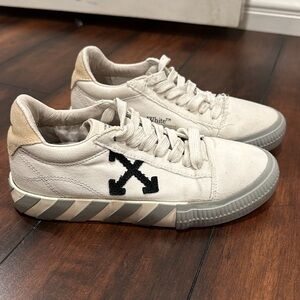 OFF-WHITE Sneakers Size 37